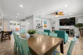 Spacious and Short Drive to Beach - Image 4