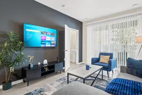 Chic 2BR Townhome close to Downtown and Beaches. - Image 3
