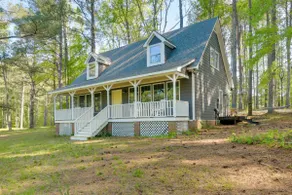 Spacious Apex Getaway - Image 2