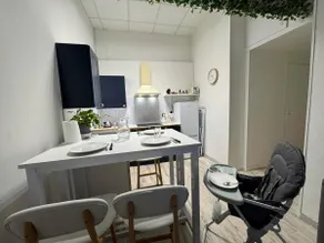 Renovated 2-bedroom apartment with terrace - Image 3