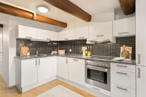 Charming Loft, High Ceiling !Modern & Central, Free private Parking 7 min walking ! - Image 2