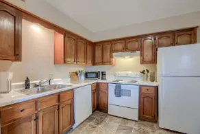 Aviator 2BR Lounge Close to Airport & Global Match - Image 5
