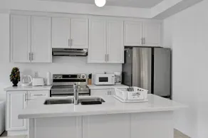 Cozy 3-Bed Retreat in Welland - Image 5