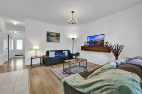 Cozy 3-Bed Retreat in Welland - Image 2