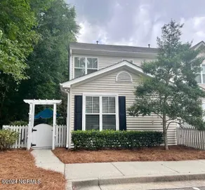 Spacious 3bd Townhome w/pool•15 min to beach & DT - Image 2