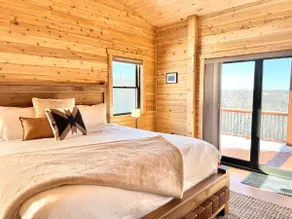 Luxury Log Cabin w/View | Spa Baths + AC - Image 3