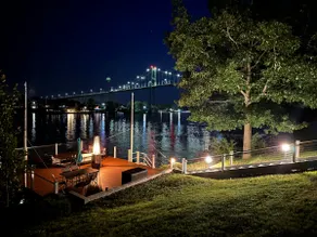 Modern Riverfront Stunning Views - Image 4