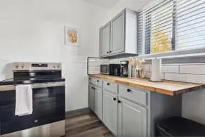 Amazing 5BR, 1.5 BA close to the falls - Image 2