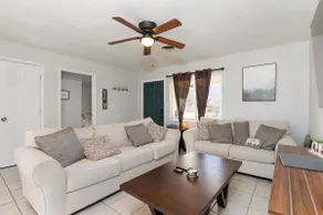 Comfy Home 4 Minutes from Fort Sill - Image 3
