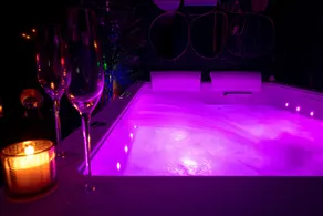 “La Nuit De Rêve” Love Room - Air-conditioned - Image 3