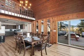 Spacious Mountain View Retreat - Image 5