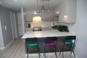Comfy 2-bedroom Flat with Private Parking - Image 2