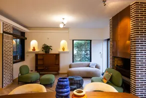 Beautiful modernized 70s house - Image 3