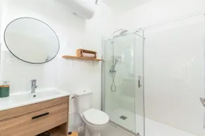 Cozy, quiet and air-conditioned 2 bedroom - Image 4