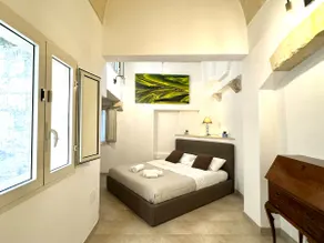 An enchanting residence with a terrace overlooking the Duomo - Image 3
