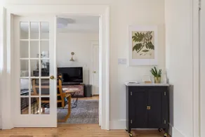 Private King suite w/ separate entry-Walk to Taft! - Image 5
