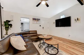 4BR/5Beds - Near LV Strip! - Image 2