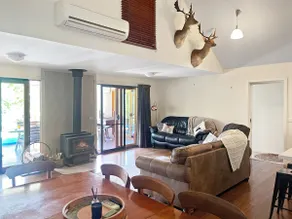 Brewery Lake House - sleeps 8 - Image 4