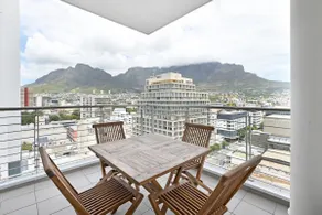 Chic 2-Bed Apt with stunning Mountain Views - Image 2
