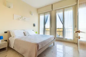 [3 bedroom • Private parking] Center • AC - Image 5