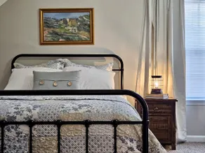 Cozy Neighborhood | 4 Beds | 10 mins to Downtown - Image 2