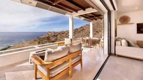 Relaxing Oceanside Penthouse with Stunning Views - Image 5