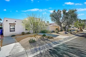 Charming Home In Indian Wells! - Image 3