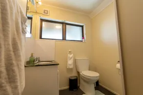 Cosy Unit With Incredible Views & SKY TV - Image 5