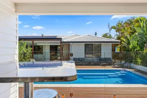 Private Poolside Paradise -PoolBar - Walk to Beach - Image 3