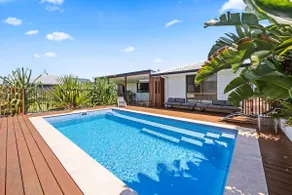 Private Poolside Paradise -PoolBar - Walk to Beach - Image 2