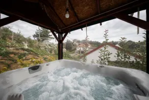 Sukorose Jacuzzi Guesthouse - Image 3
