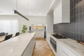 Modern beach house 4 bedroom-12 Sleep - Image 4
