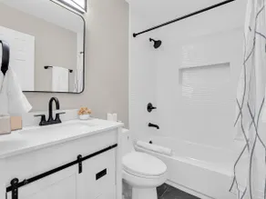 Stylish Noblesville Retreat, 15 min to Ruoff, Deck - Image 5
