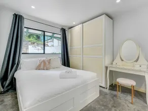 Two-Bedroom Pet Friendly Stay - Image 5