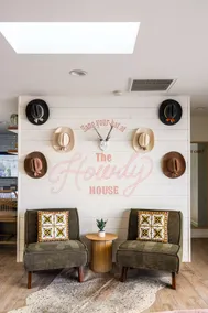 HOWDY HOUSE! Speakeasy-Karaoke & 2mi to Old Town - Image 5