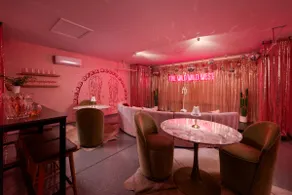 HOWDY HOUSE! Speakeasy-Karaoke & 2mi to Old Town - Image 3