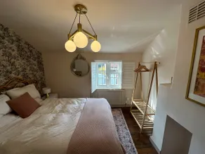 Stylish Stratford Old Town home - Image 4