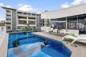 Stylish Ground Floor Apt w/ Pool, Gym & Car Park - Image 5