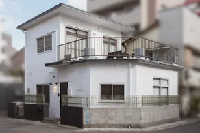 Opened in February 2025! 4-minute walk from Chuo Station! Retro Japanese Modern Private Inn - Relax on the rooftop balcony - Image 5