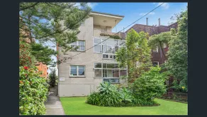 Randwick Retreat with Free Parking - Image 2