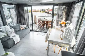 The Grey Pearl Houseboat - Image 2