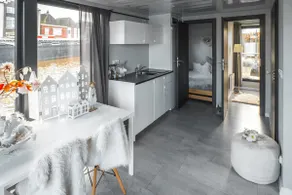 The Grey Pearl Houseboat - Image 3