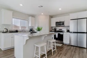 Spacious 3BR Home with Lake Access & Mountain Views - Image 4