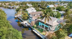 Green Turtle Boathouse HOT TUB view of the canal - Image 2