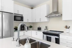 Seasons Vacation: Cozy 4B/2.5B,Kitchen,Parking,5G! - Image 3