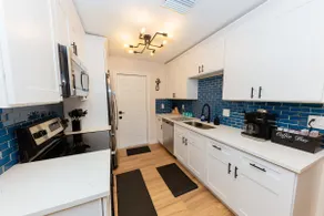 Delightful Retreat House/7 miles to beach downtown - Image 5