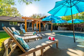 Tropical Pool w/ Tiki Bar, Fire Pit, Swing - Image 5