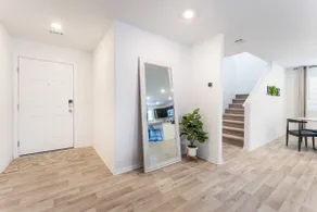 New Boho Home 15 min to Strip - Image 5