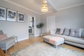 Westlea House - Spacious 3-Bed Home in Airdrie - Image 2