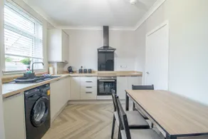 Westlea House - Spacious 3-Bed Home in Airdrie - Image 5